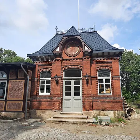 Schlossbahnhof *